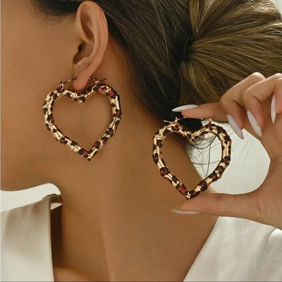 Heart-Shaped Gold and Black Earrings - Picture 1 of 4
